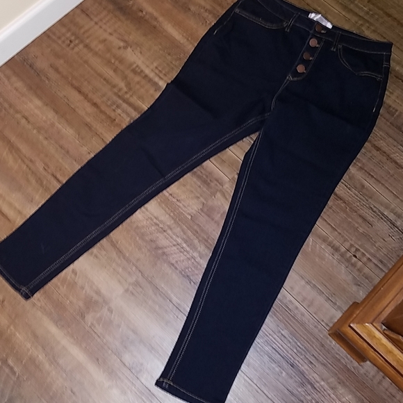 NWOT no boundaries jeans - Picture 2 of 3